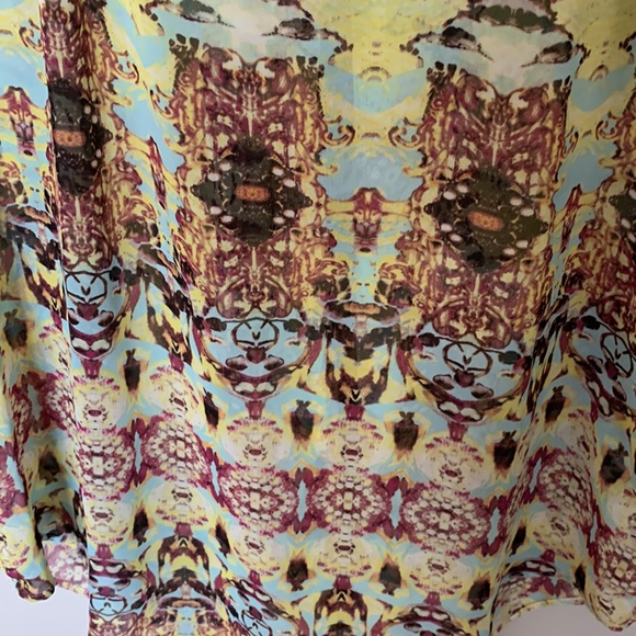 Top, short sleeve,size Large - Picture 3 of 3